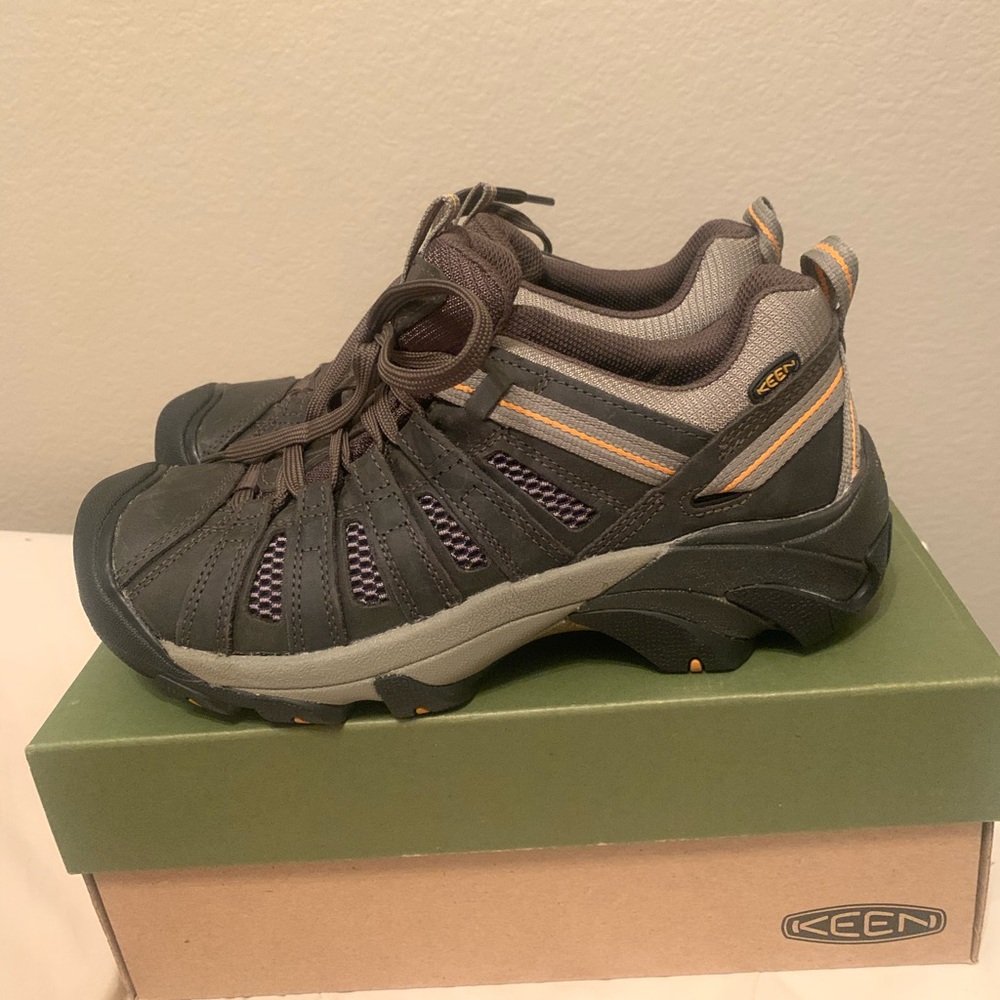 Keen Voyager Hiking Shoes. Men’s 9.5